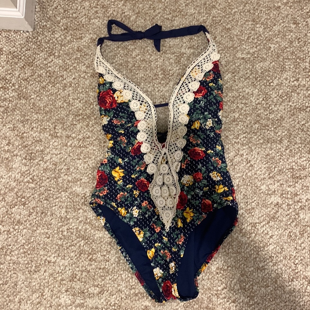 One-piece bathing suit